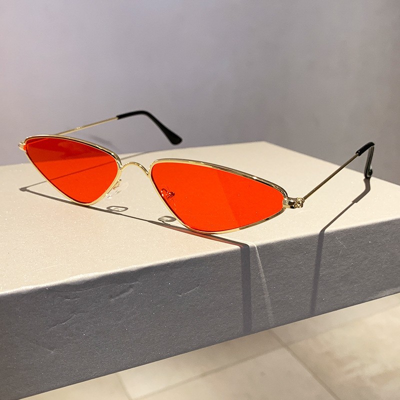 New Version of Cat Eye Small F - Sunglasses Cat Eye recension och pris