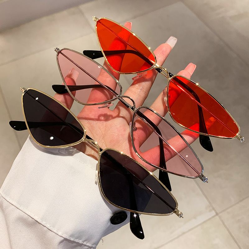New Version of Cat Eye Small F - Sunglasses Cat Eye recension och pris